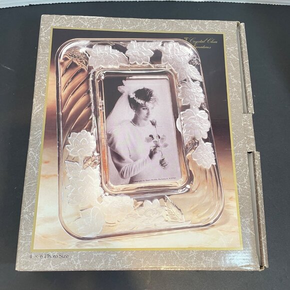 Crystal Clear Signatures Chrysanthemum Rectangular Crystal Photo Frame 4x6 Frost - Picture 2 of 15